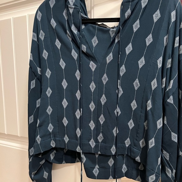 Indah Top - Picture 6 of 6